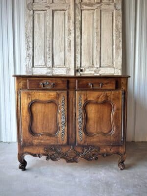 Buffet de style Louis XV rustique