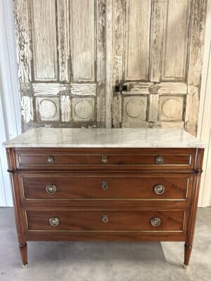 Commode de style Louis XVI en acajou circa 1970