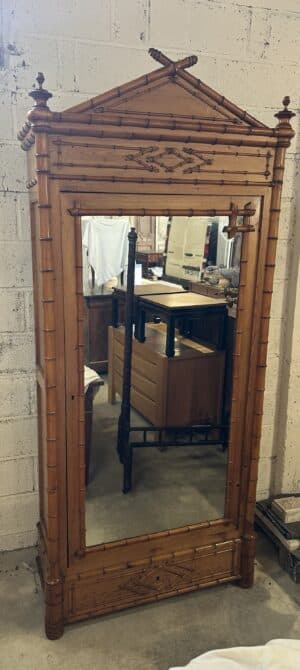 Armoire à glace style bambou en sapin circa 1900