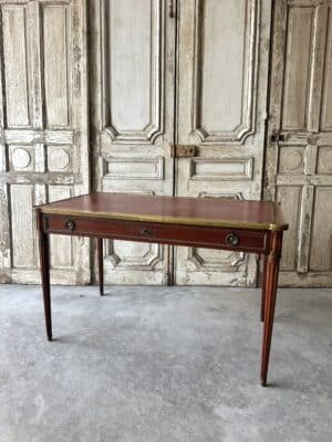 Bureau plat de style Louis XVI 20e siècle