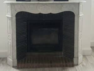 Petite cheminée en marbre blanc de carrare circa 1900