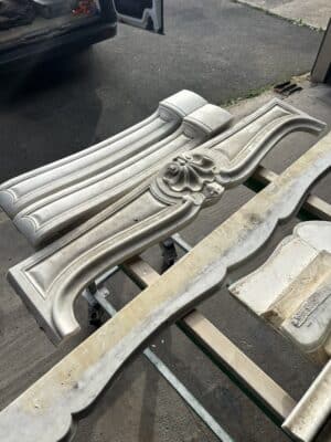 Cheminée Louis XV en marbre blanc de carrare circa 1880(remontage et polissage en cours)