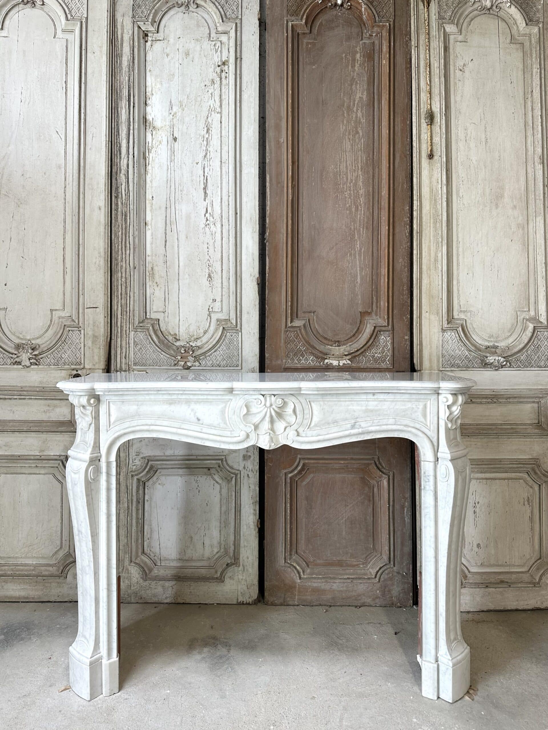 Cheminée Louis XV en marbre blanc de carrare circa 1880 – Image 2