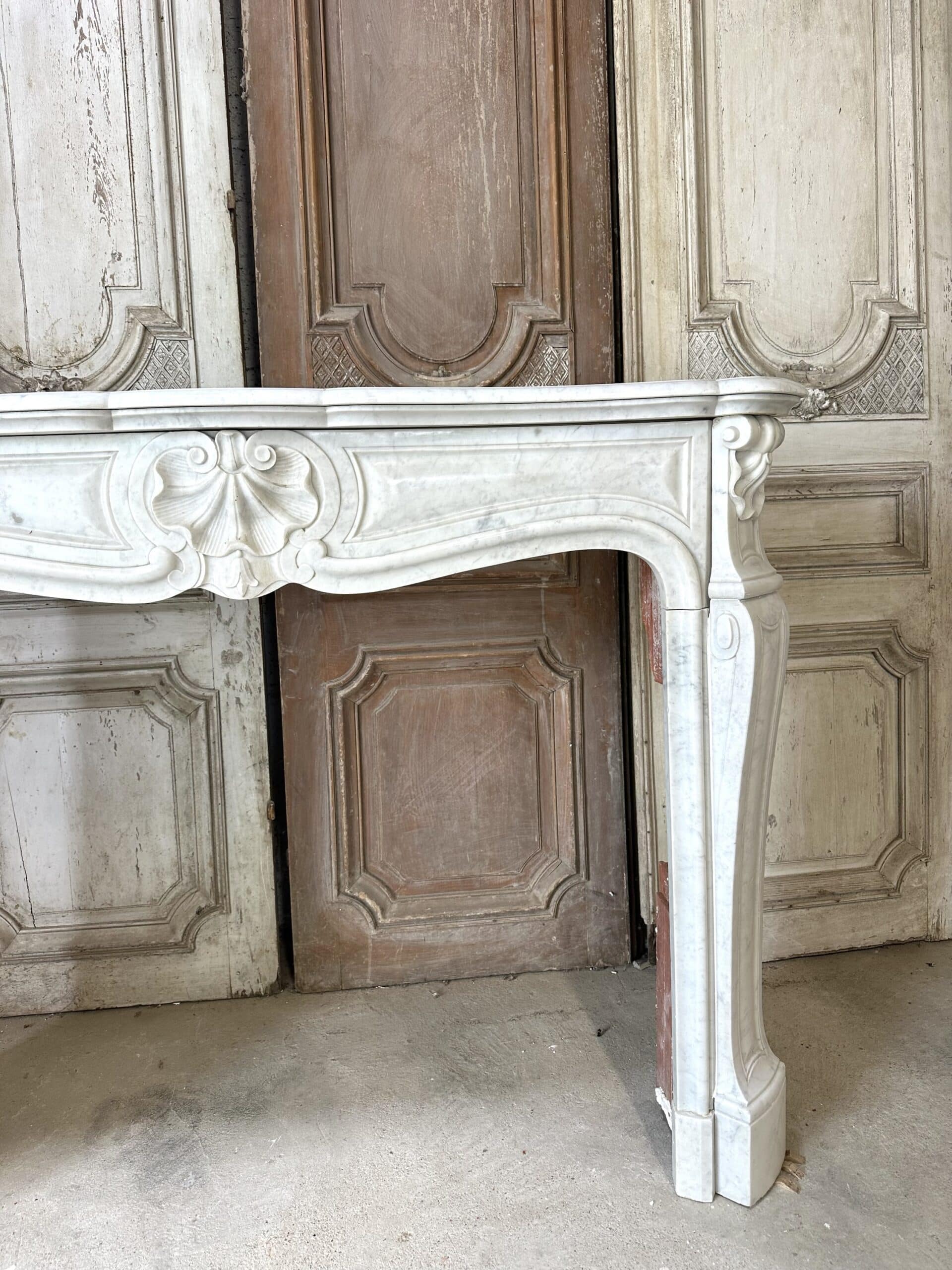 Cheminée Louis XV en marbre blanc de carrare circa 1880 – Image 4