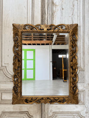 Miroir en bois sculpté doré XIXe siècle