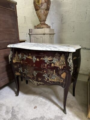 Commode en laque de style Louis XV époque 1900