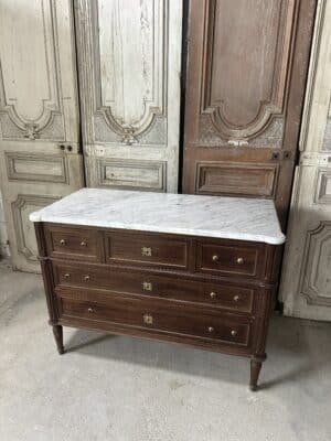 Commode de style Louis XVI