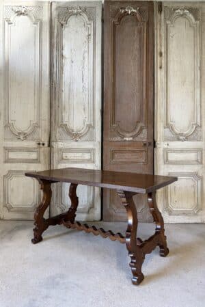 Table de style espagnole 20e siècle