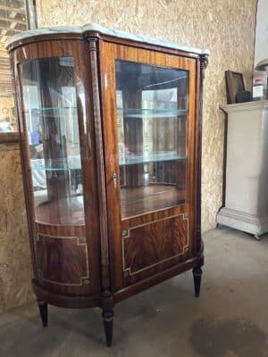 Vitrine style Louis XVI