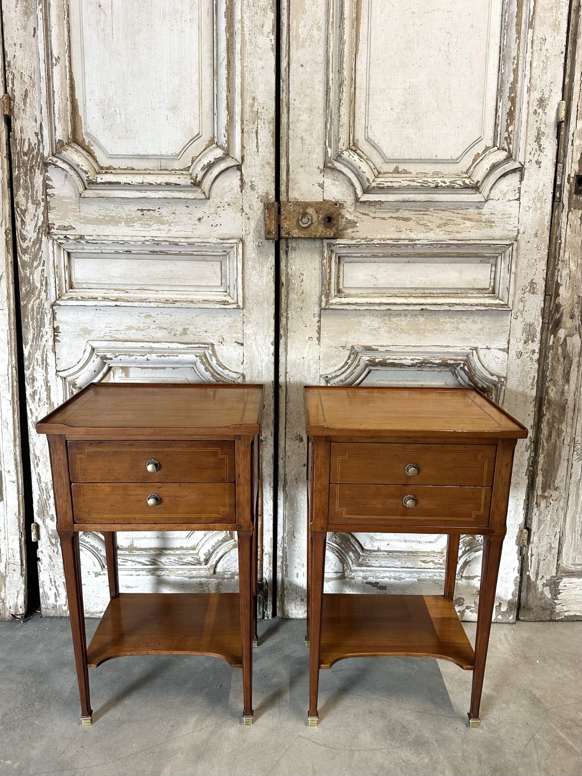 Paire de chevets de style Directoire en merisier 20e siècle – Image 2