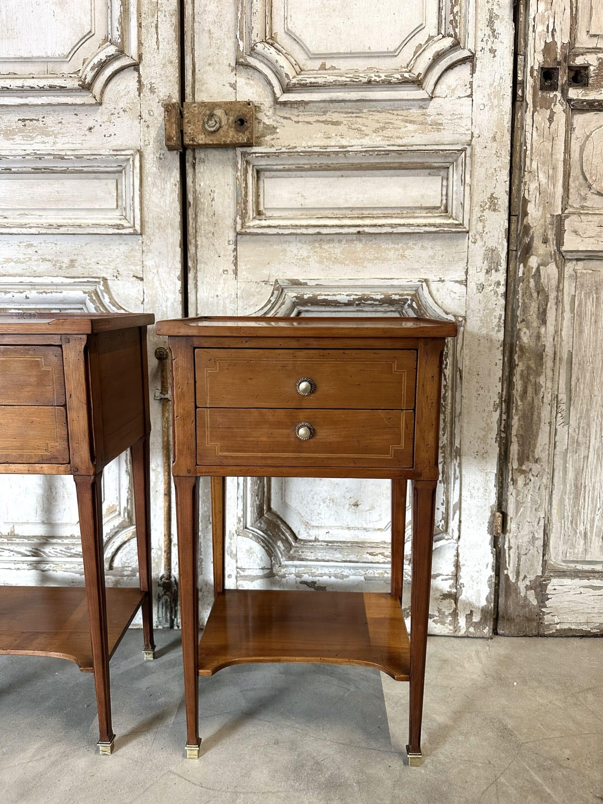 Paire de chevets de style Directoire en merisier 20e siècle – Image 4