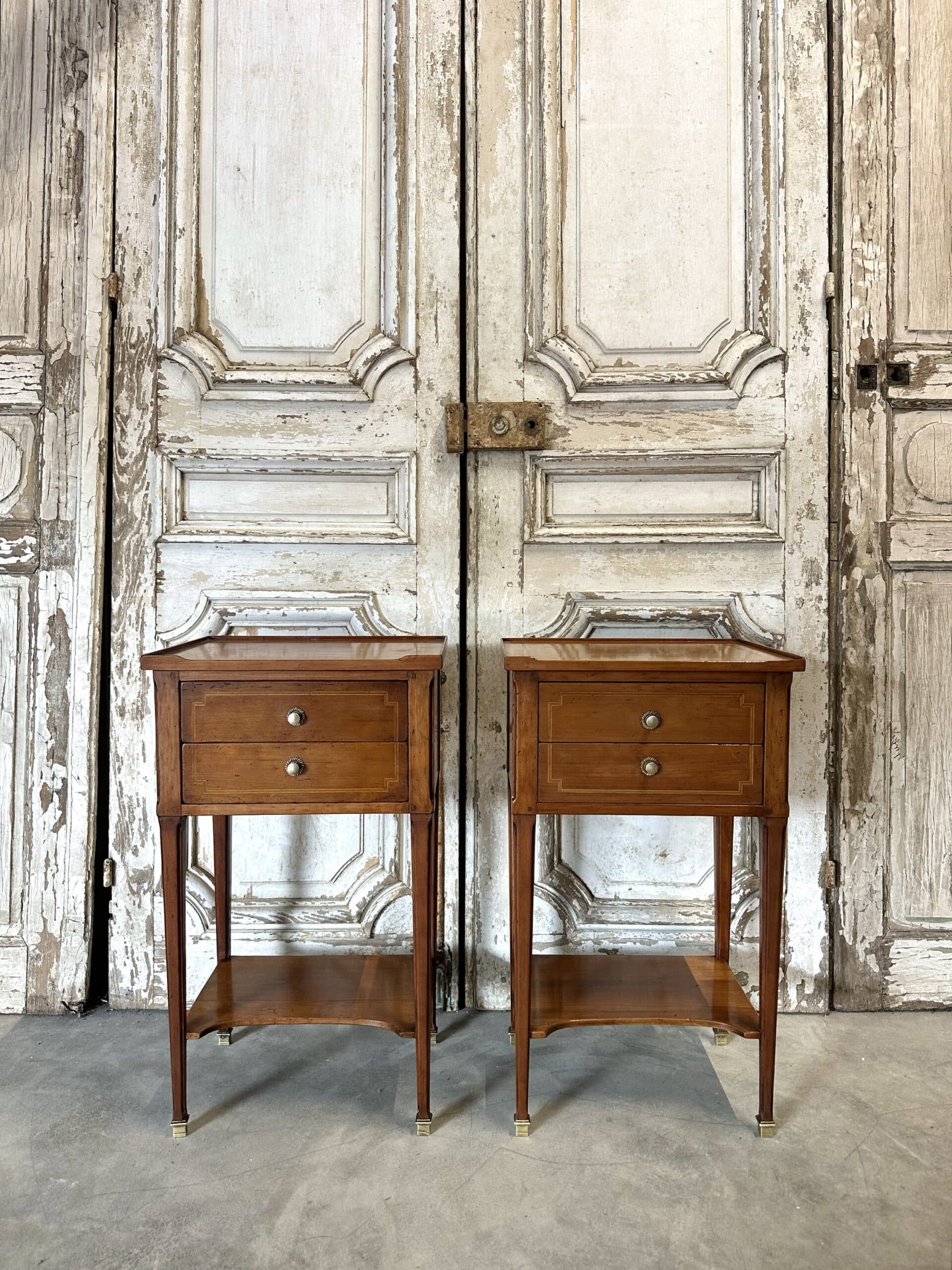 Paire de chevets de style Directoire en merisier 20e siècle