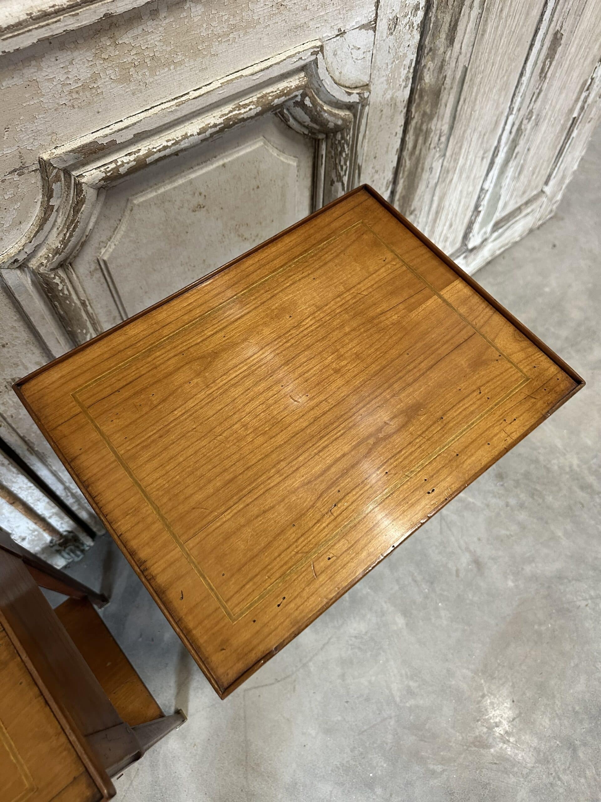 Paire de chevets de style Directoire en merisier 20e siècle – Image 7