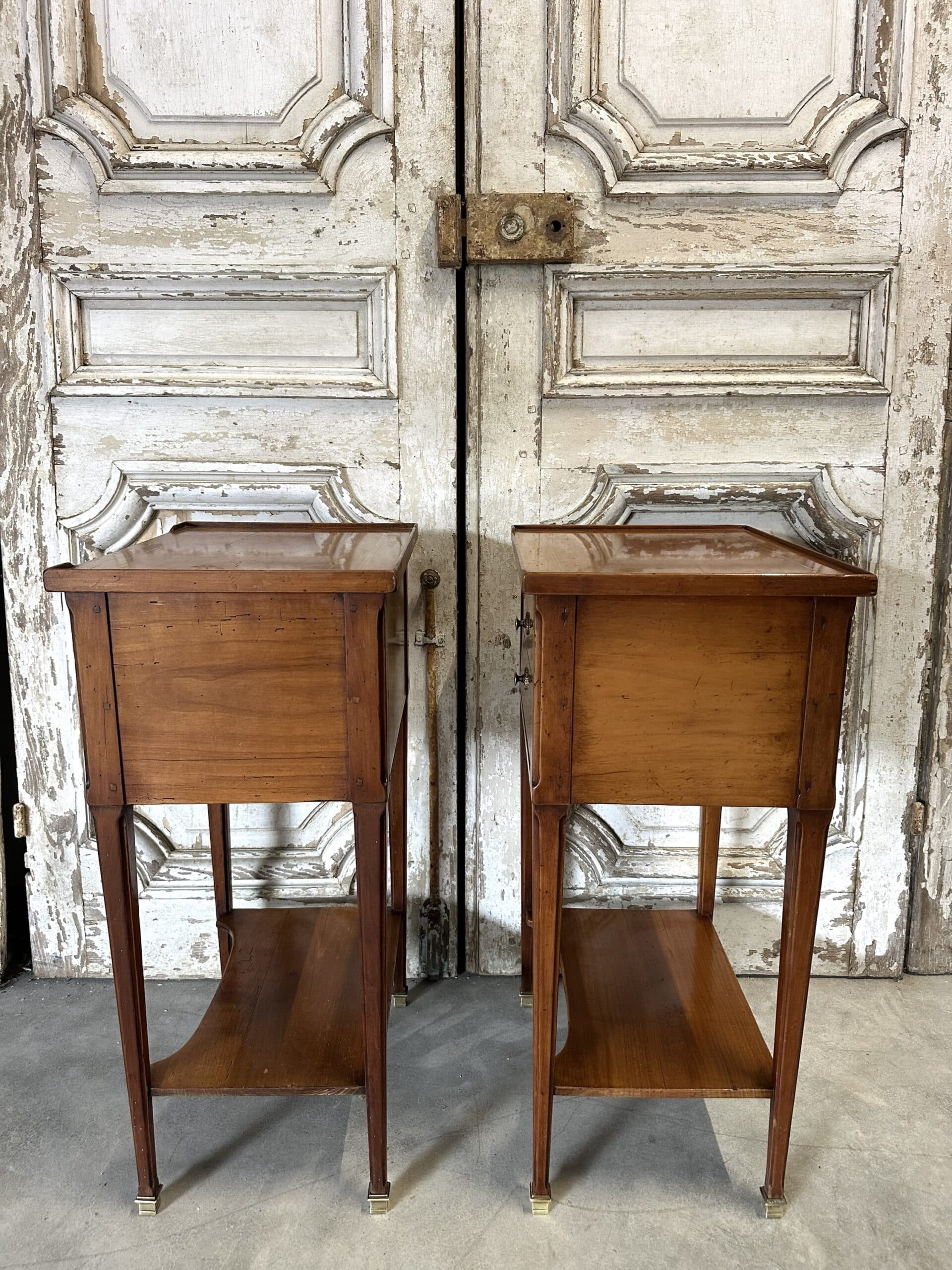 Paire de chevets de style Directoire en merisier 20e siècle – Image 9