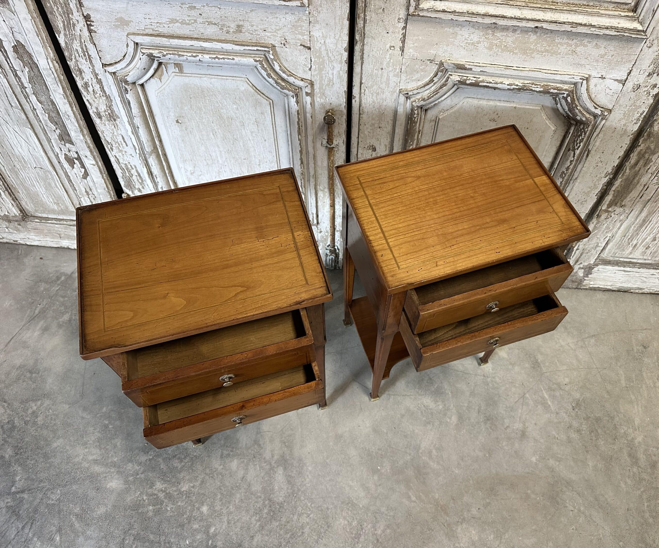 Paire de chevets de style Directoire en merisier 20e siècle – Image 12