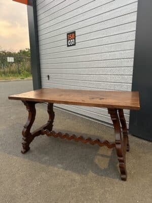 Table de style espagnole 20e siècle