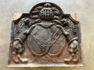 Plaque de cheminée en fonte vers 1700 provenant d'un château en Anjou