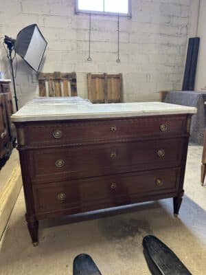Commode de style Louis XVI marbre blanc