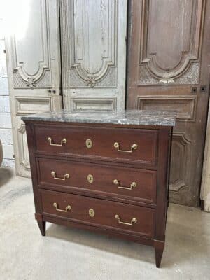 Commode Louis XVI en acajou circa 1800