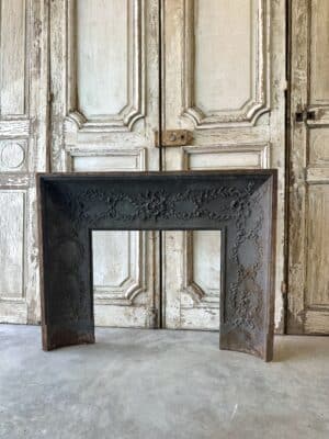 Intérieur en fonte de cheminée style Louis XVI circa 1880