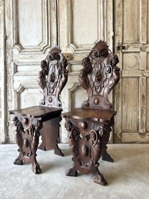 Paire de chaises escabelle style Renaissance époque fin XIXE siècle