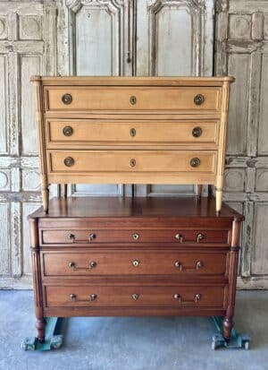 Lot de 2 commodes de style Louis XVI en merisier 20e siècle