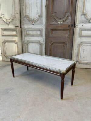 Table basse de style Louis XVI en acajou 20e siècle
